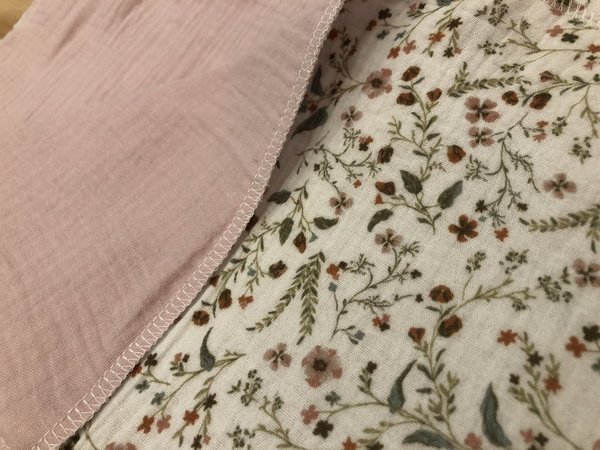 Musselin Decke Überwurf Tuch gekettlet  Blumen mit Rosa